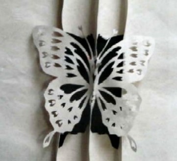 紙布切り絵&立体切り絵「蝶の標本」製作途中の切り絵
