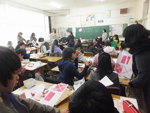 犬山の城東小学校で布切り絵体験教室