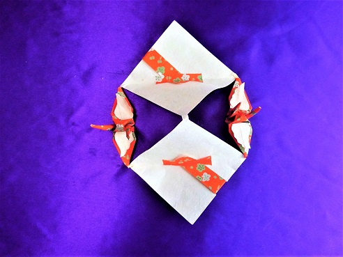 ペーパー折り鶴「ずろい」の折り方の製作途中