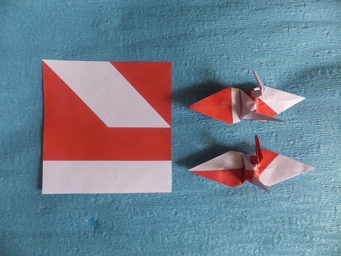 布切り絵サイトですが、紅白折り紙で縁起の良い折り鶴もしています。
